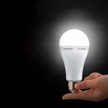 HELİOS ŞARJLI 9W LED AMPUL BEYAZ